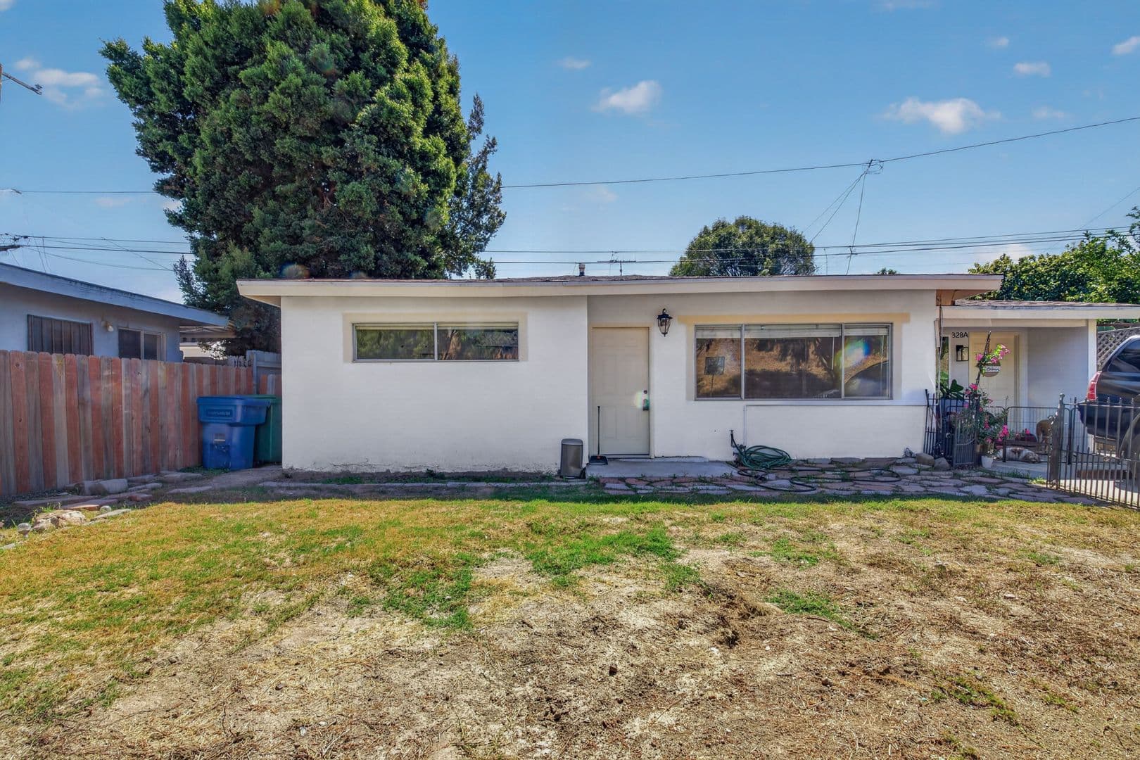 Long Beach Apartment: 328 E 49th St