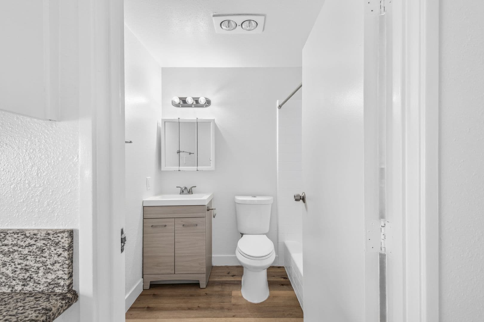 Long Beach Apartment: 730 Magnolia Avenue