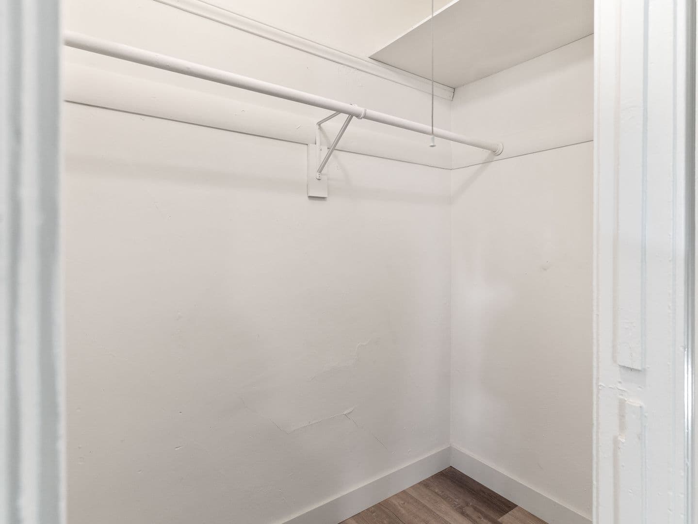 Long Beach Apartment: 608 W 6th Street