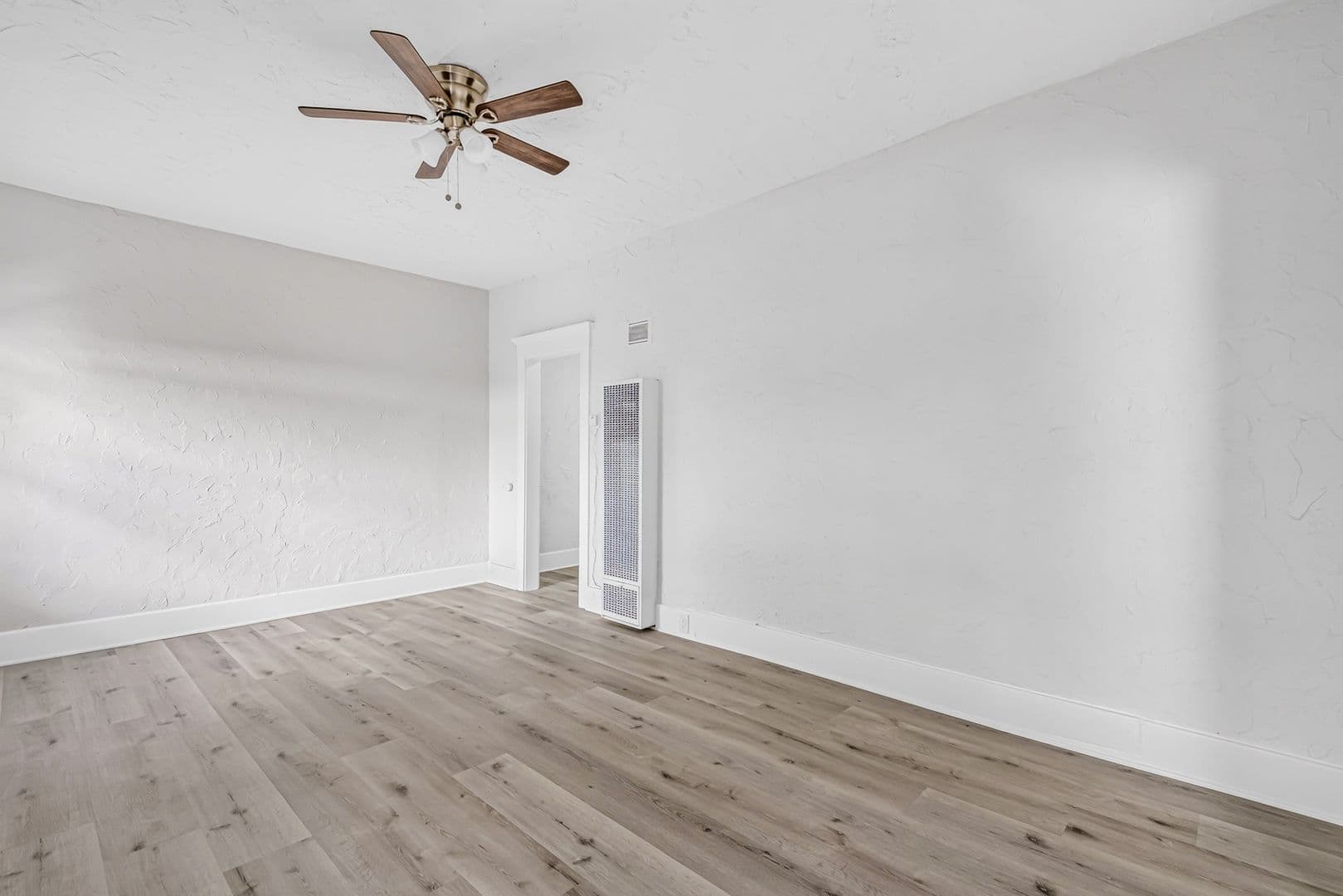 Long Beach Apartment: 1045 E 4th Street