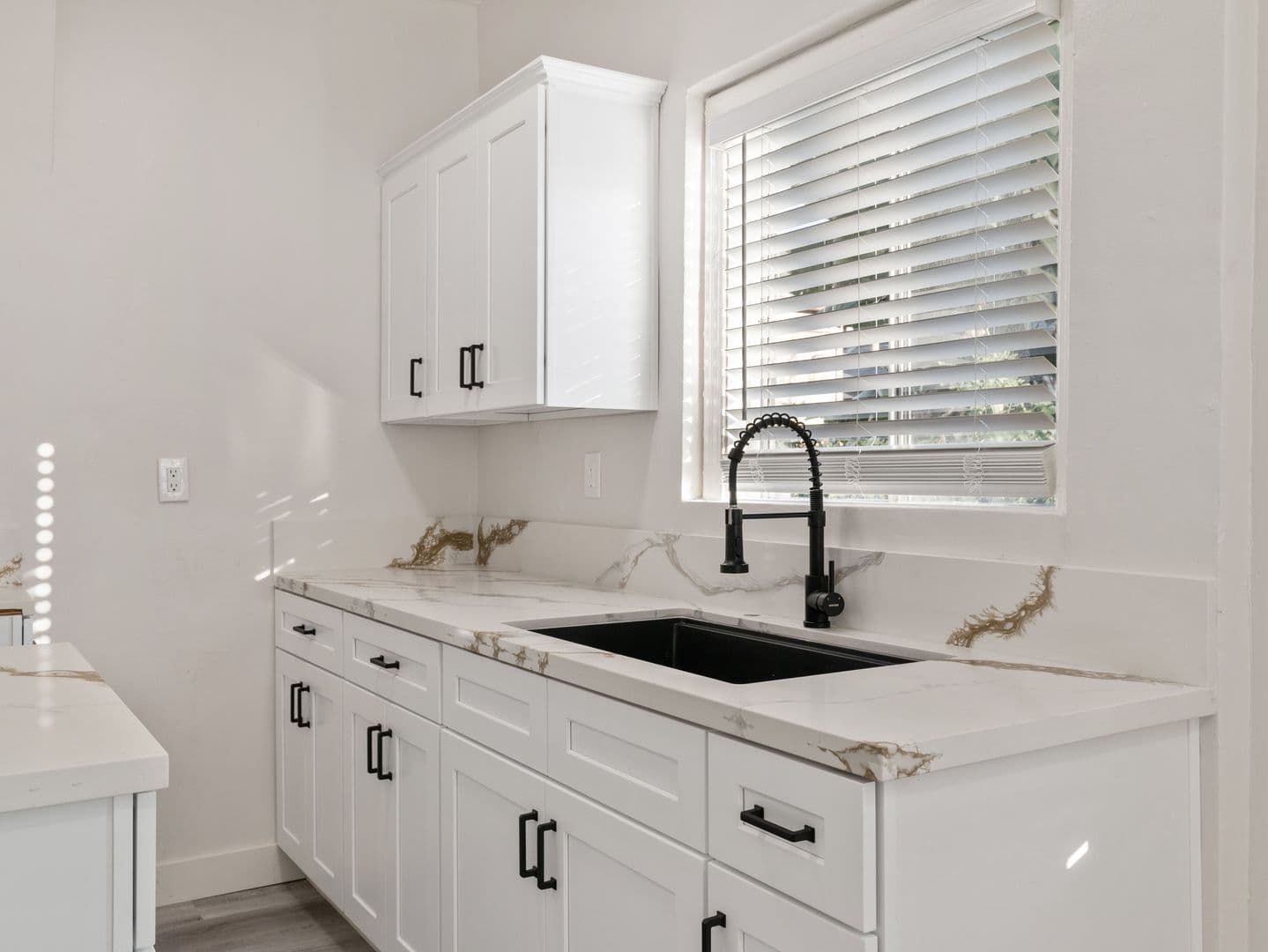 Long Beach Apartment: 608 W 6th Street