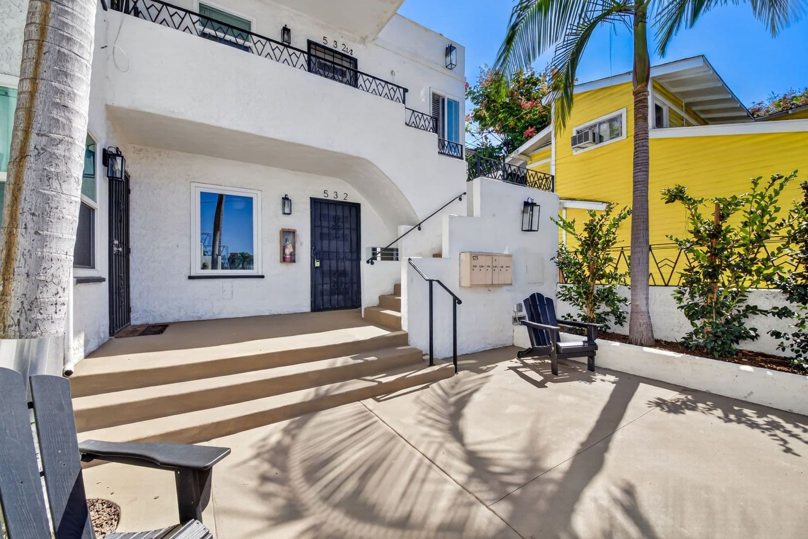 Long Beach Apartment: 526 Lime Avenue