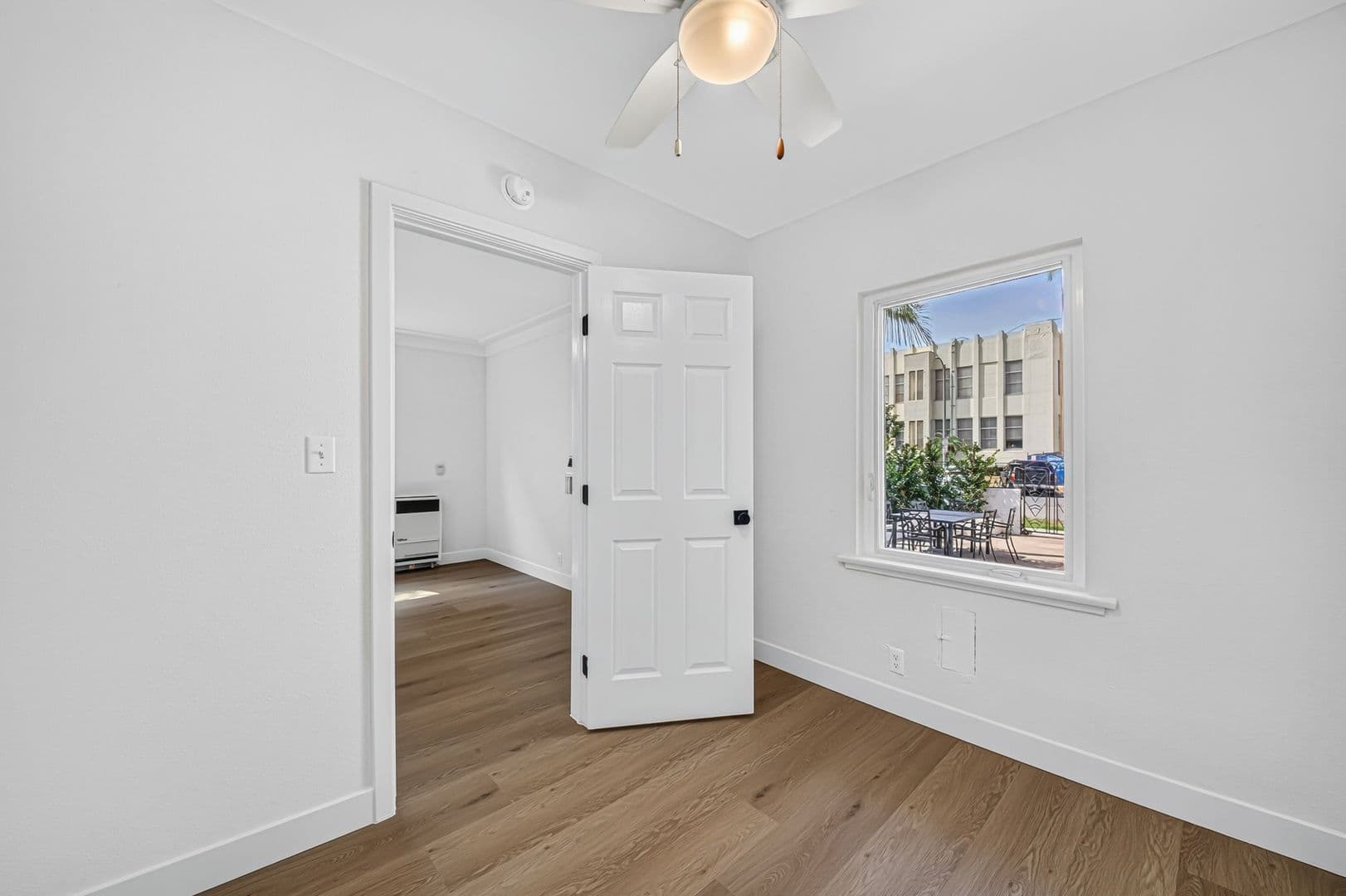 Long Beach Apartment: 526 Lime Avenue