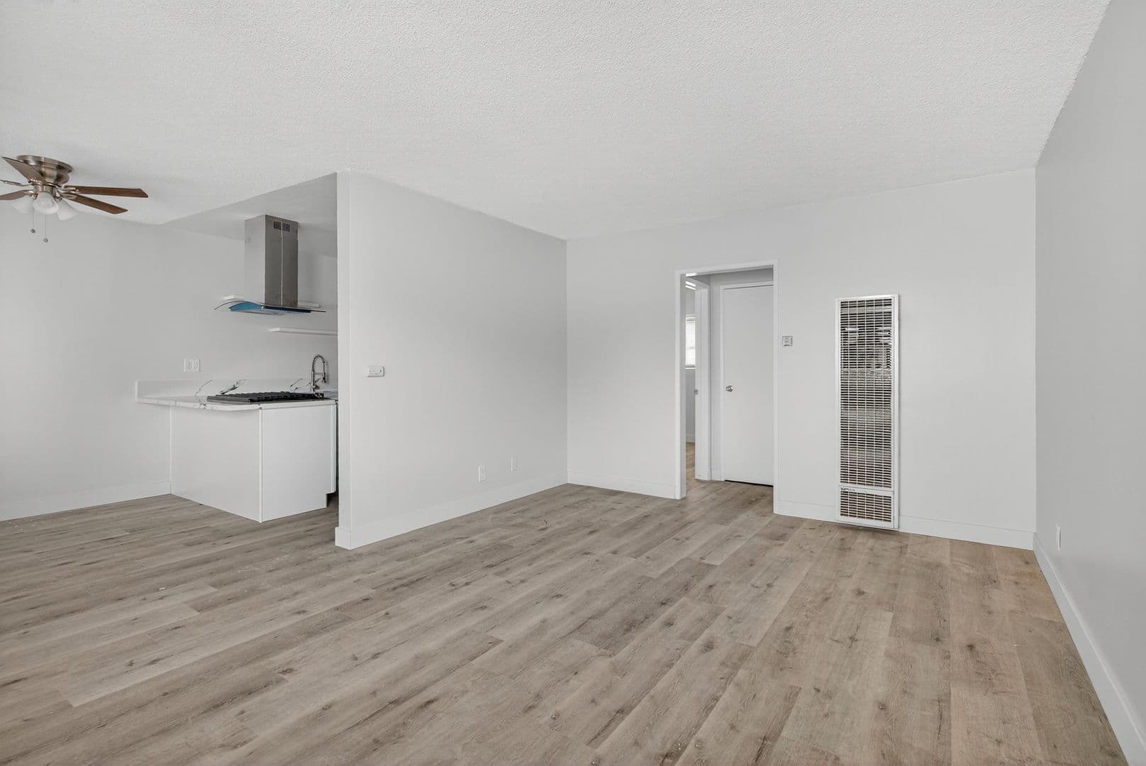 Long Beach Apartment: 125 E. Spring St