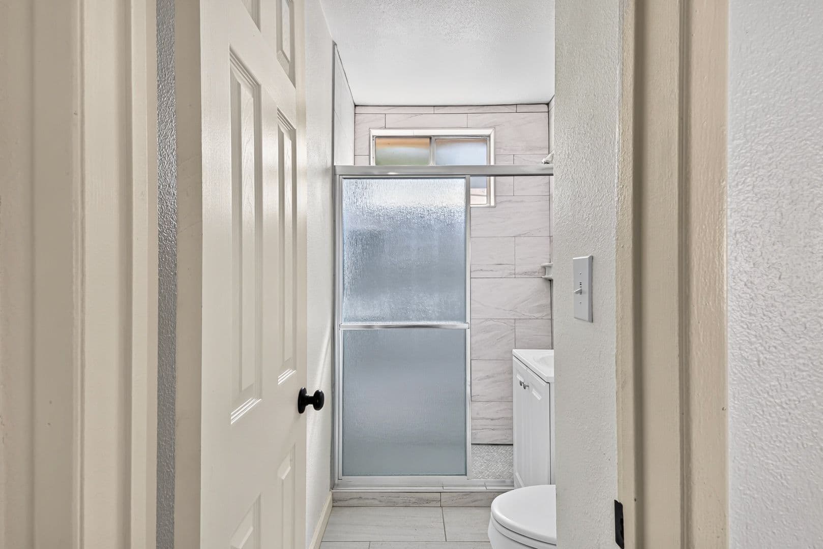Long Beach Apartment: 328 E 49th St