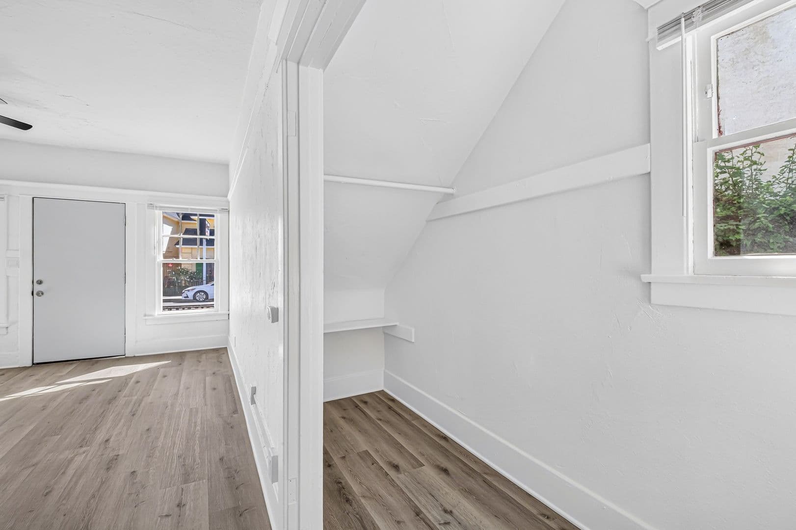 Long Beach Apartment: 1045 E 4th Street