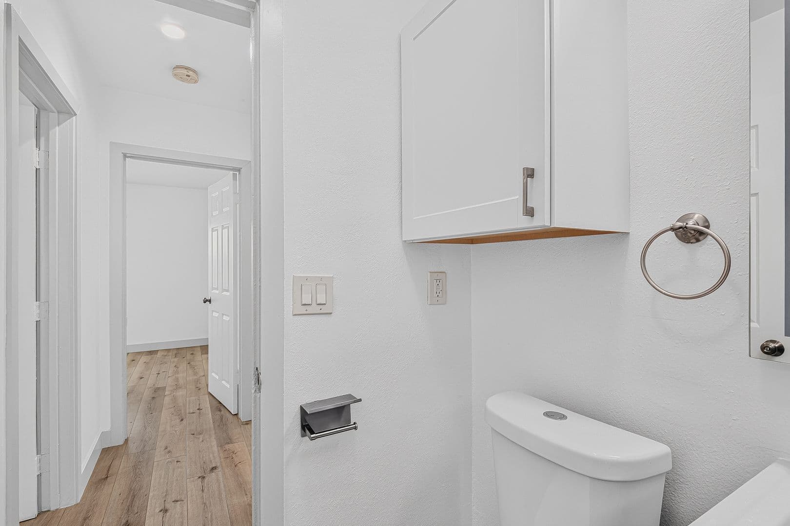Long Beach Apartment: 933 Alamitos Ave