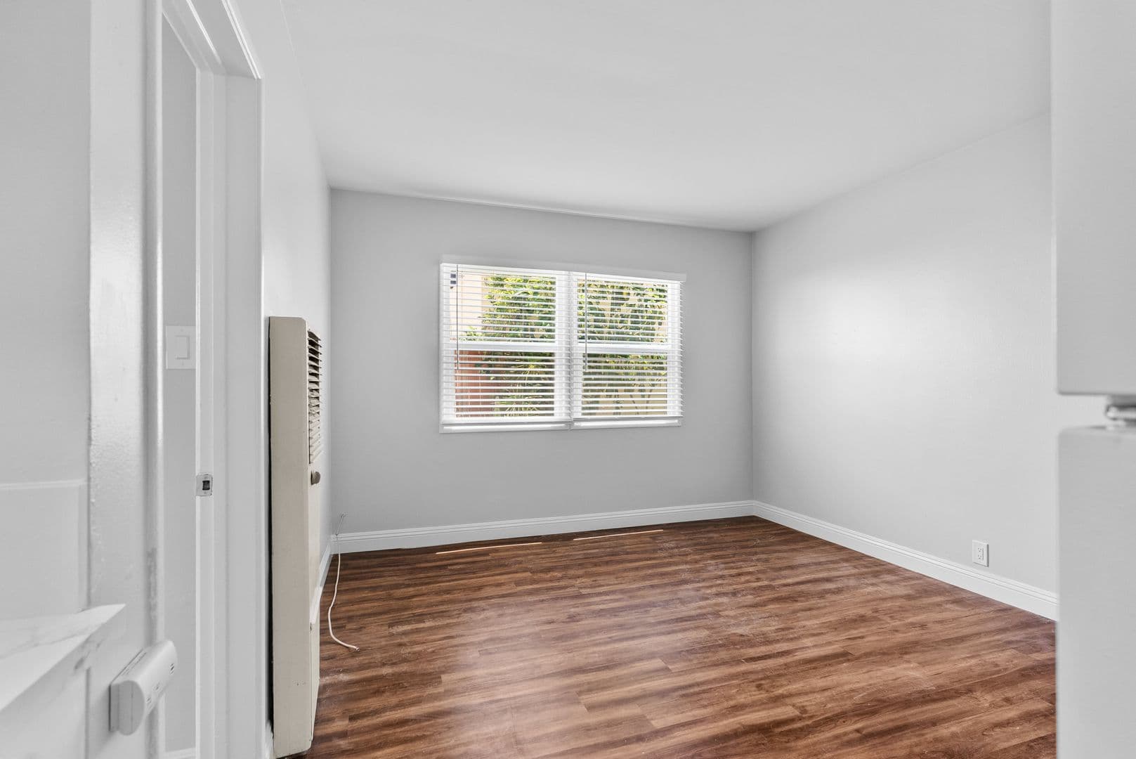 Long Beach Apartment: 1620 E Appleton Street