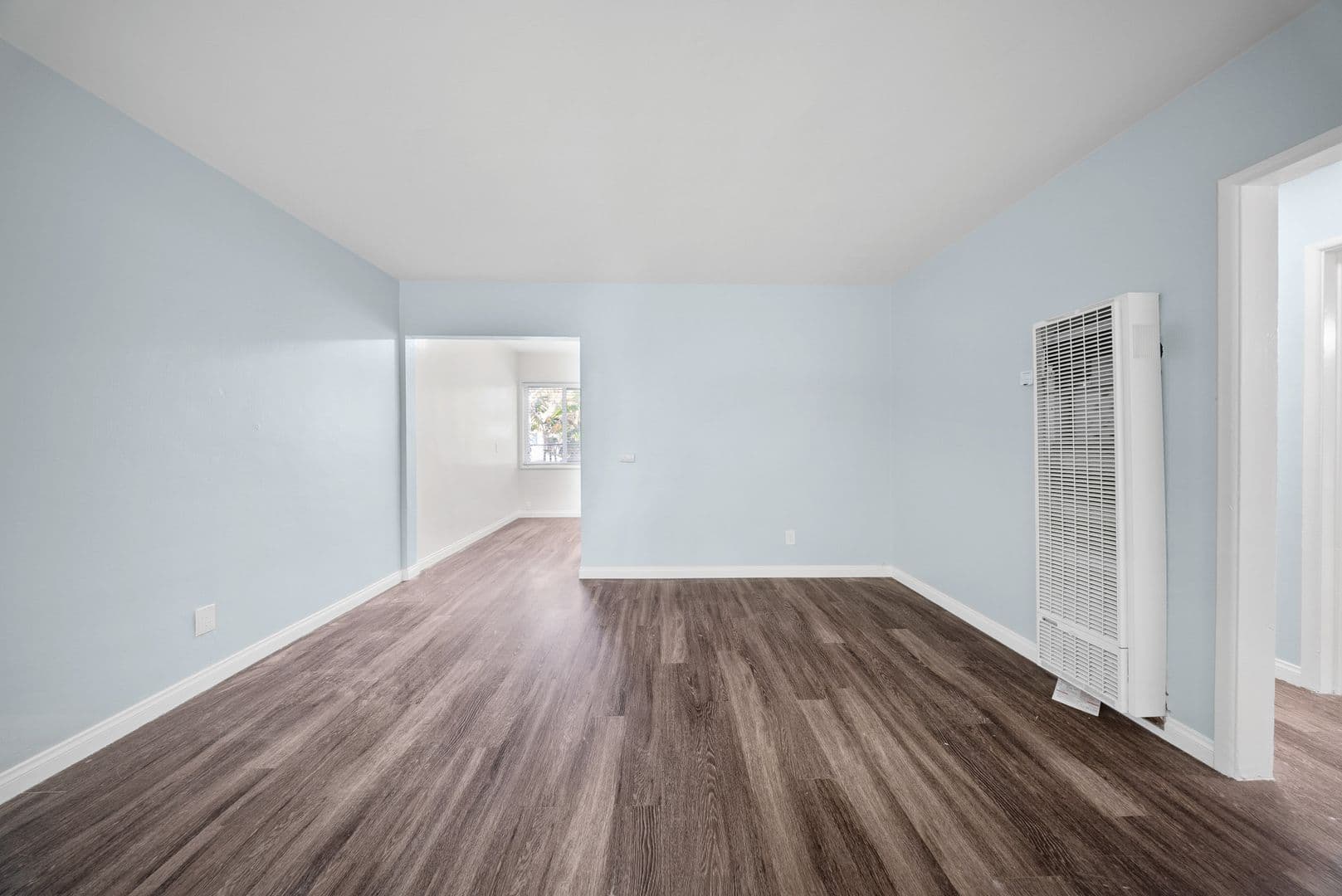 Long Beach Apartment: 1577 Pine Avenue