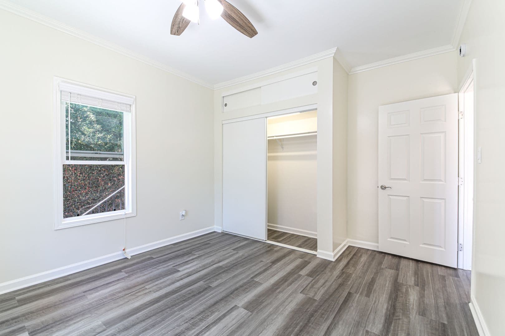 Long Beach Apartment: 1631 E 4th St