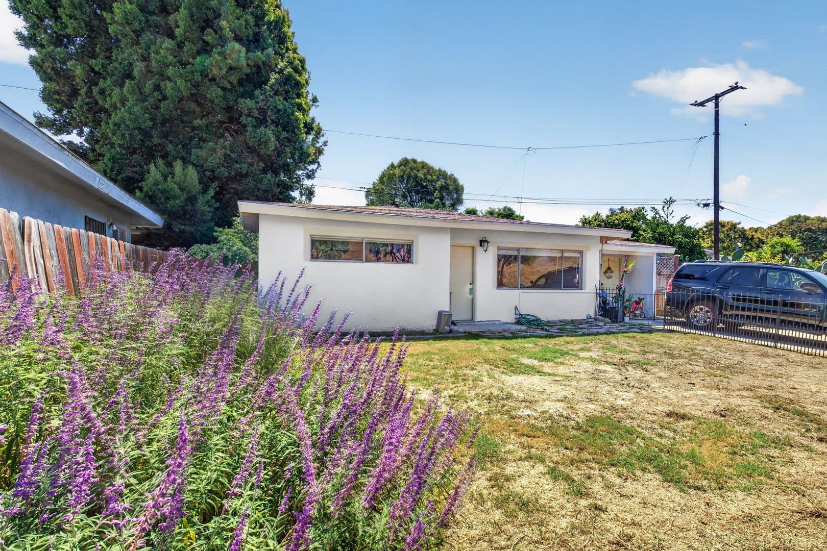 Long Beach Apartment: 328 E 49th St