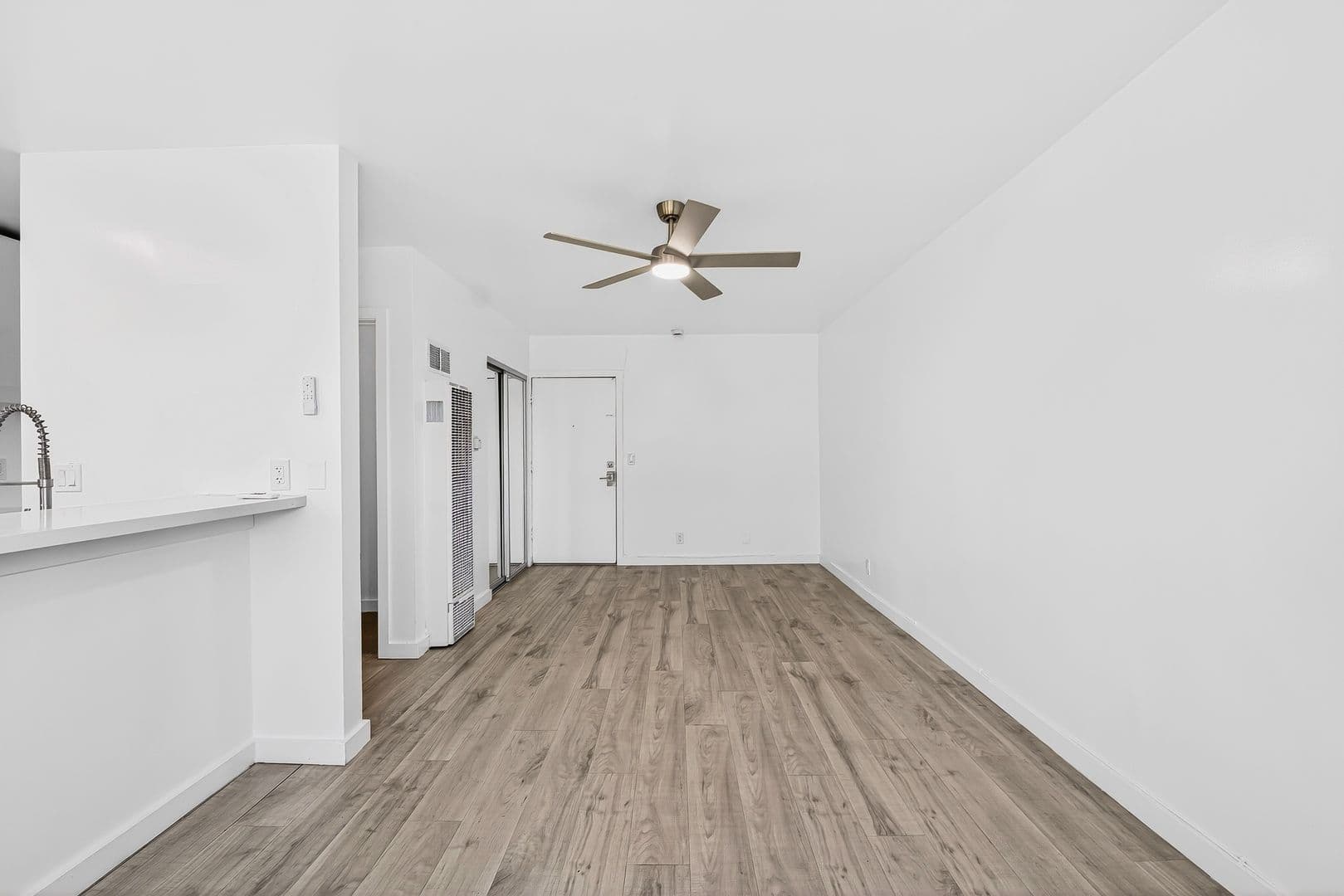 Los Angeles Apartment: 5005 August St
