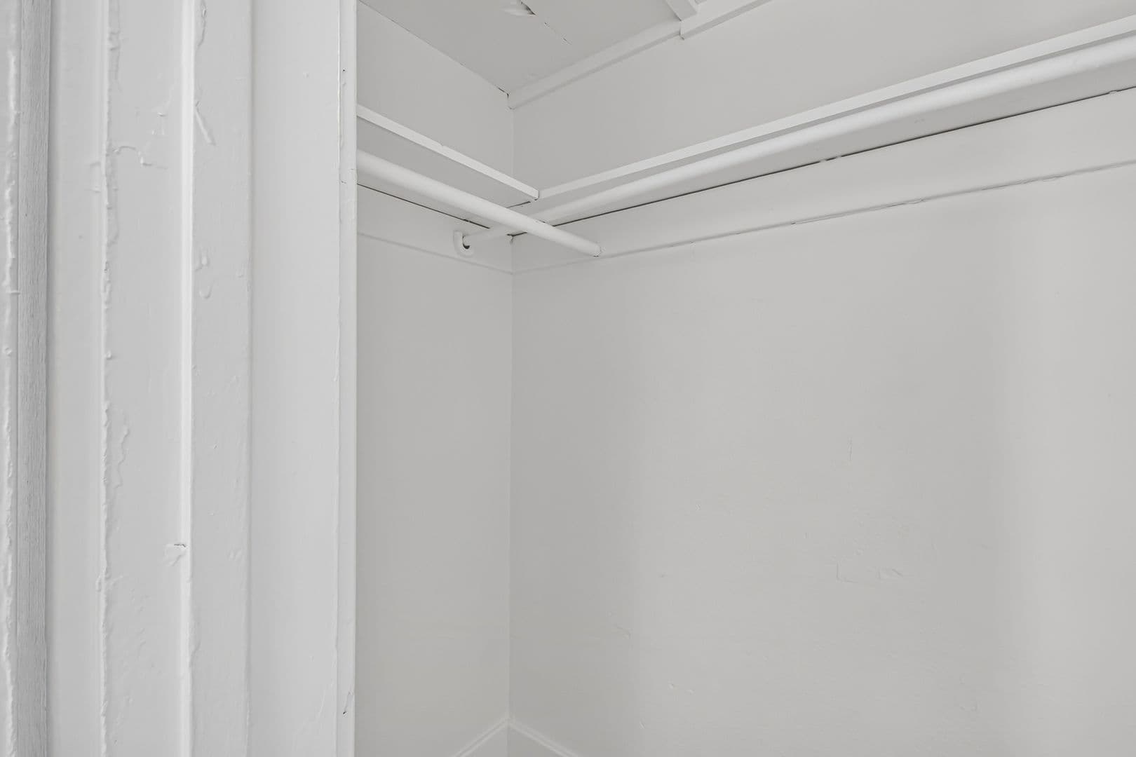 Long Beach Apartment: 1045 E 4th Street