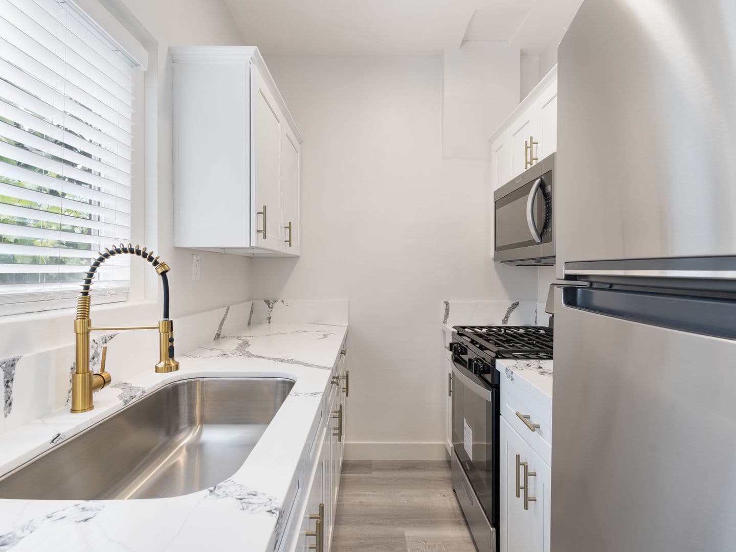 Long Beach Apartment: 608 W 6th Street