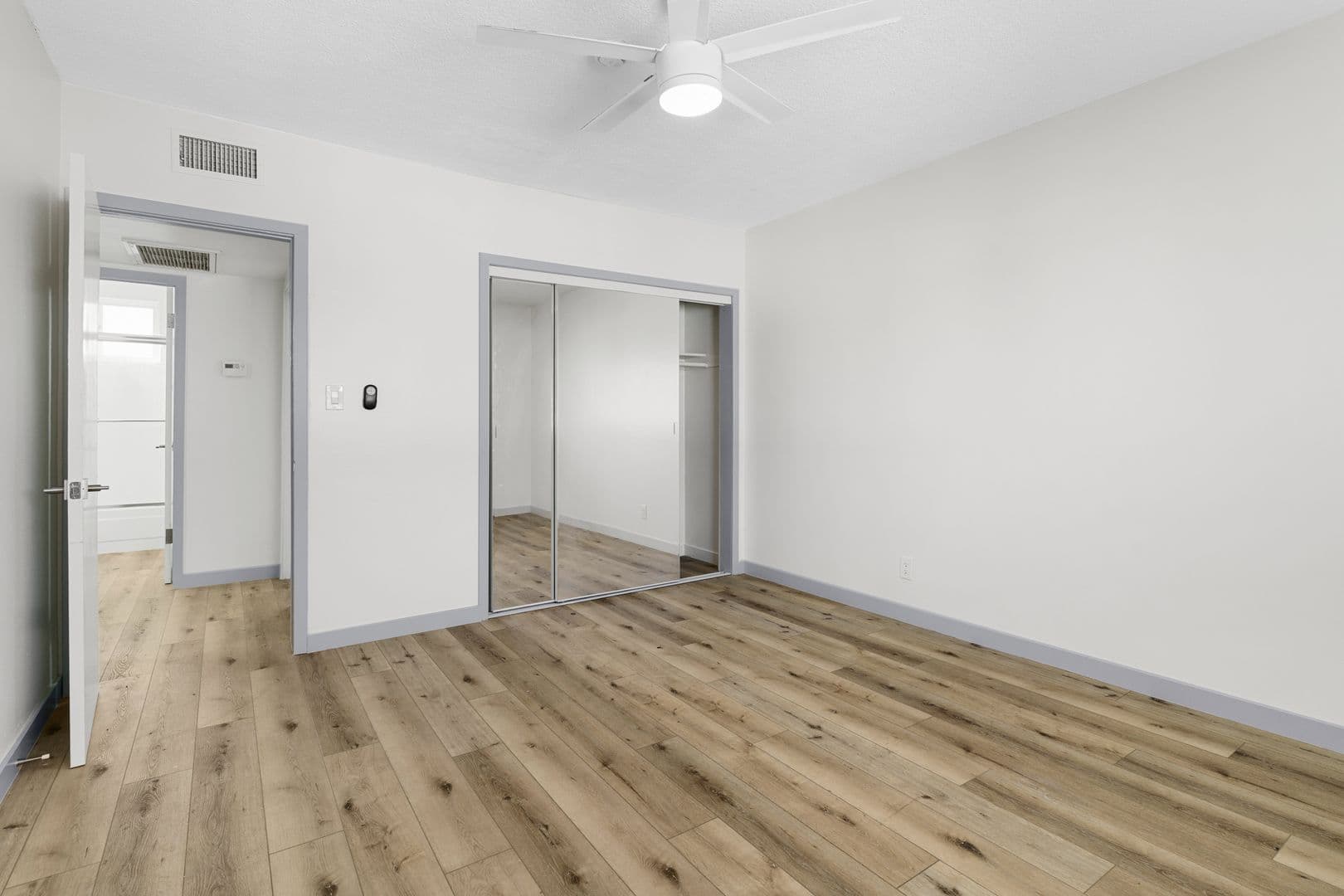 Inglewood Apartment: 112 E Buckthorn Street