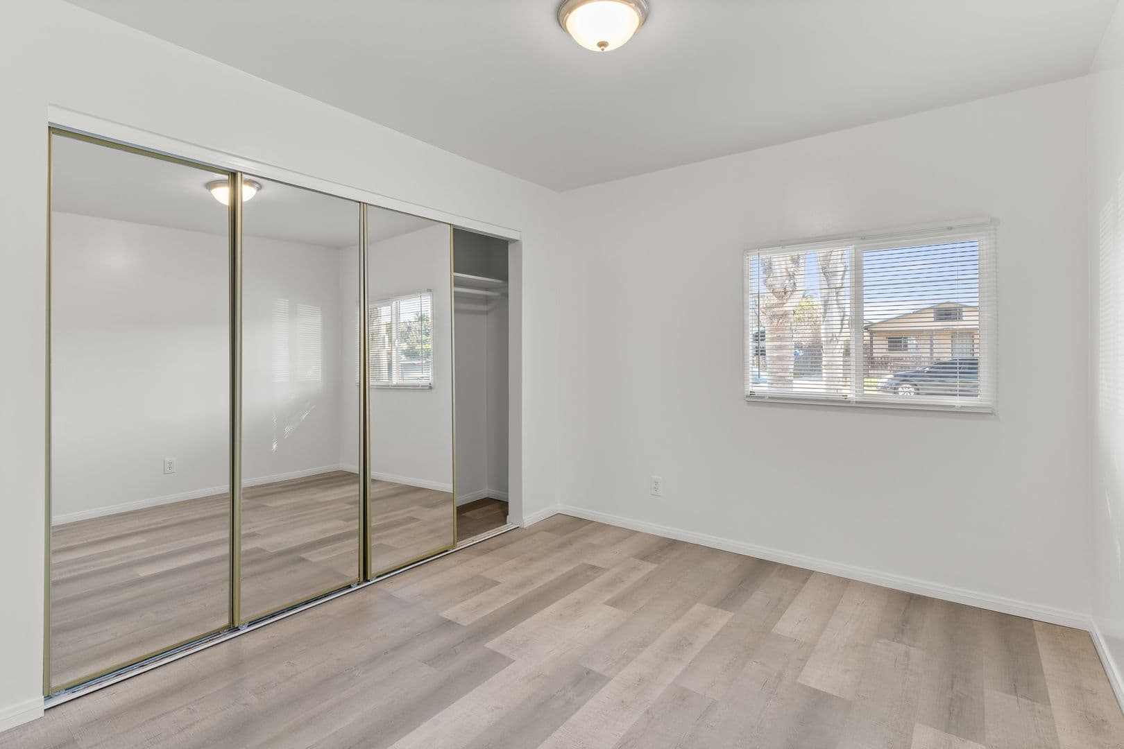 Los Angeles Apartment: 11116 Berendo Avenue