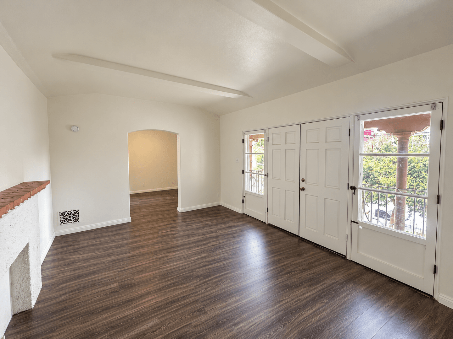 Long Beach Apartment: 2200 Chestnut Ave / 321-329 W Hill St