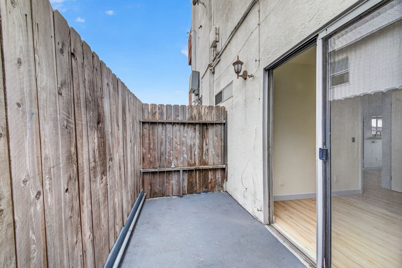 Long Beach Apartment: 921 Alamitos Ave.