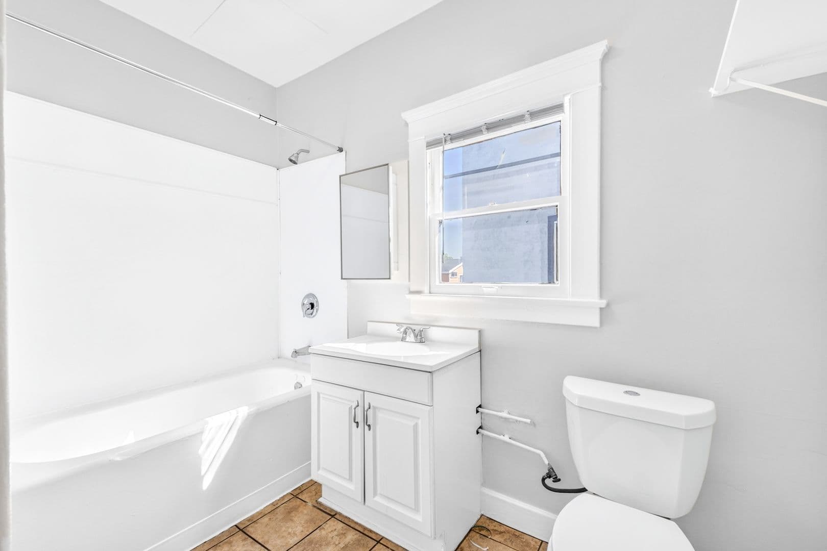 Long Beach Apartment: 1049 E 5th Street