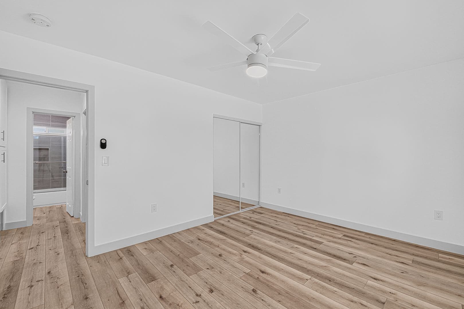 Long Beach Apartment: 933 Alamitos Ave