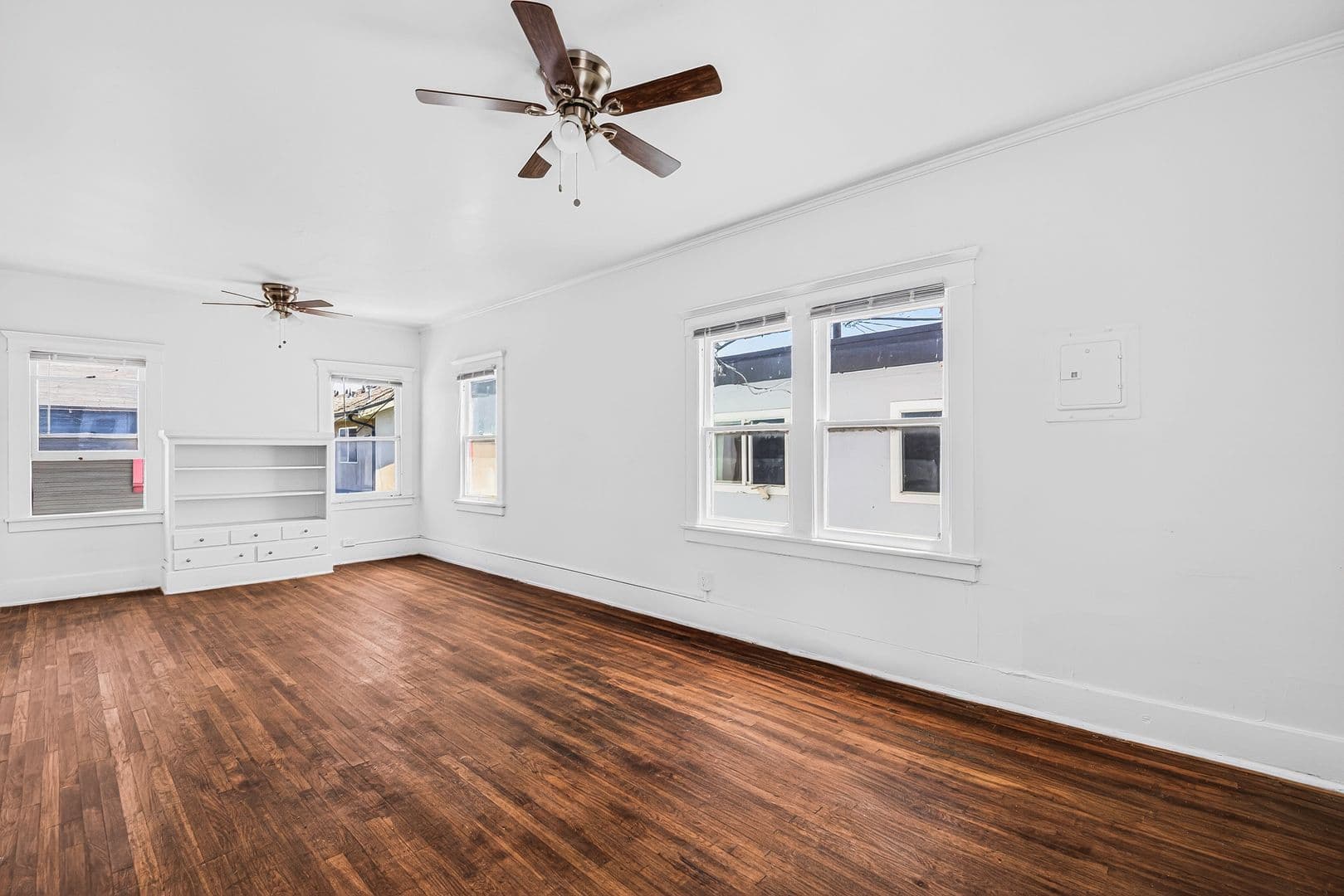 Long Beach Apartment: 1045 E 4th Street