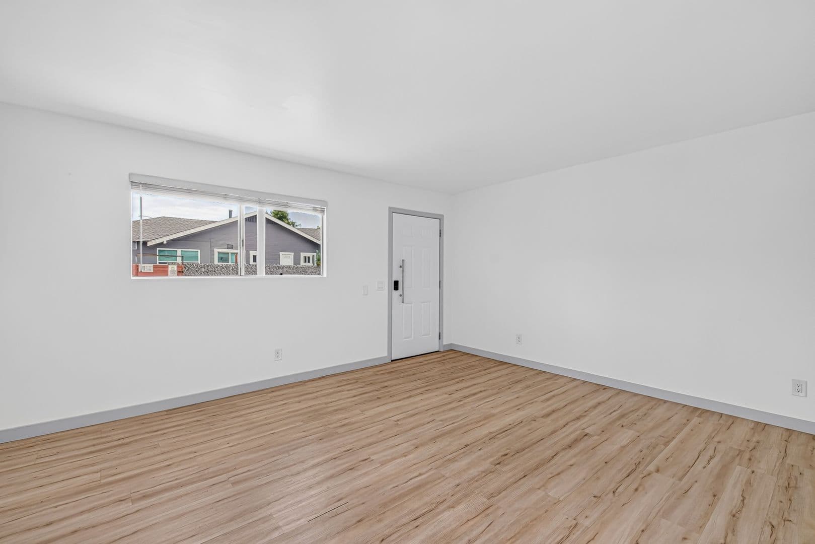 Long Beach Apartment: 921 Alamitos Ave.