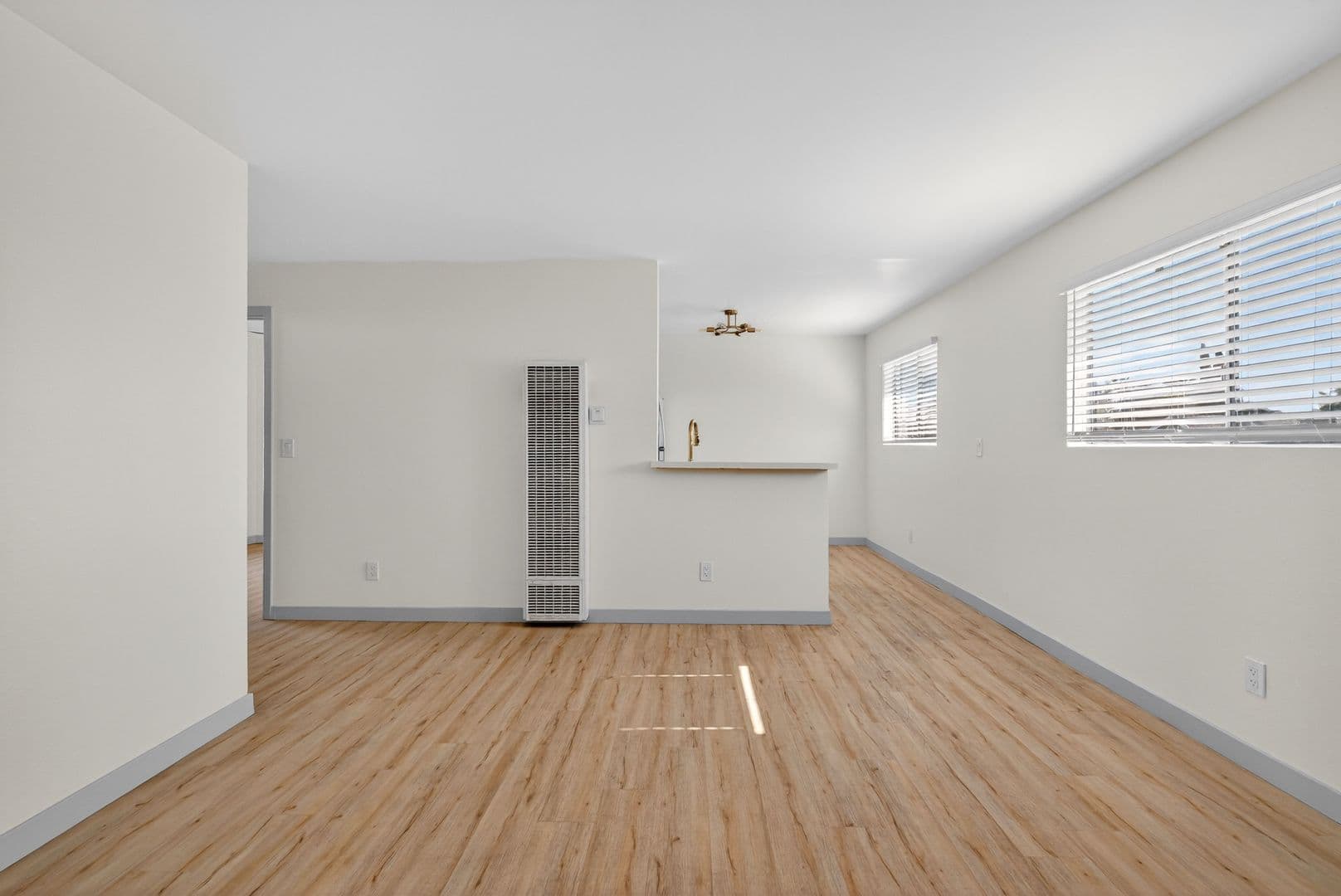 Long Beach Apartment: 921 Alamitos Ave.