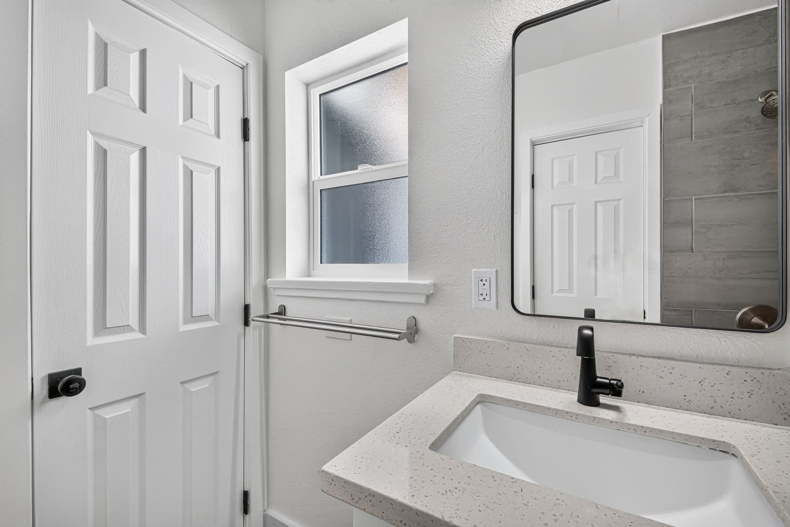 Long Beach Apartment: 526 Lime Avenue