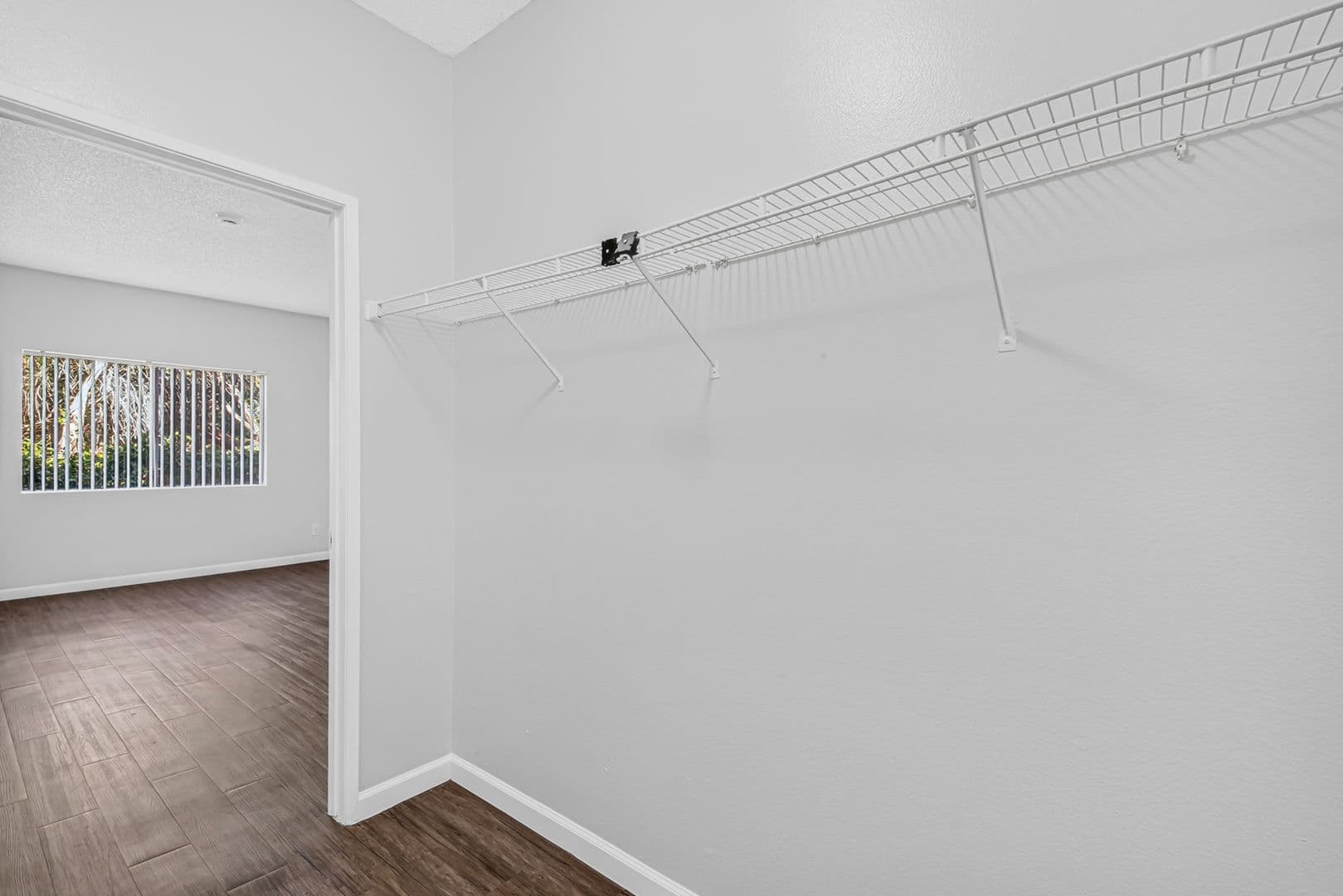 Los Angeles Apartment: 10749 Francis Pl