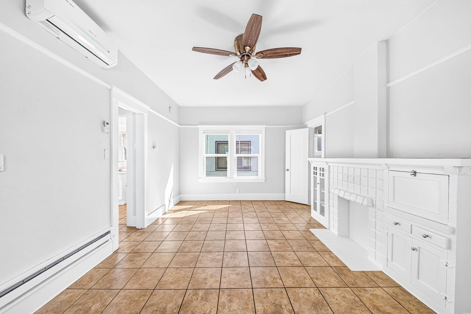 Long Beach Apartment: 1049 E 5th Street