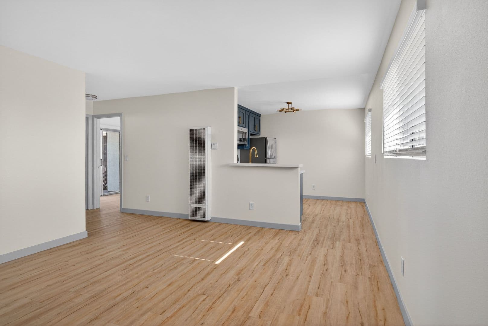 Long Beach Apartment: 921 Alamitos Ave.