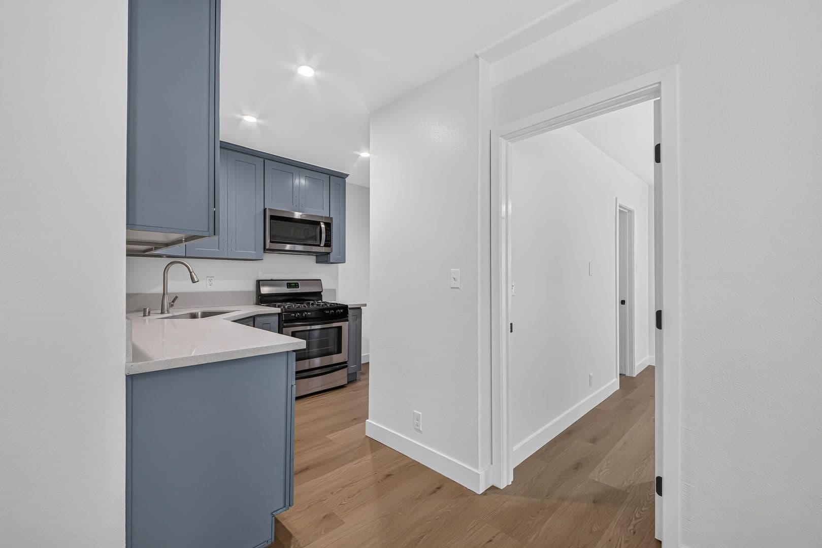 Long Beach Apartment: 526 Lime Avenue