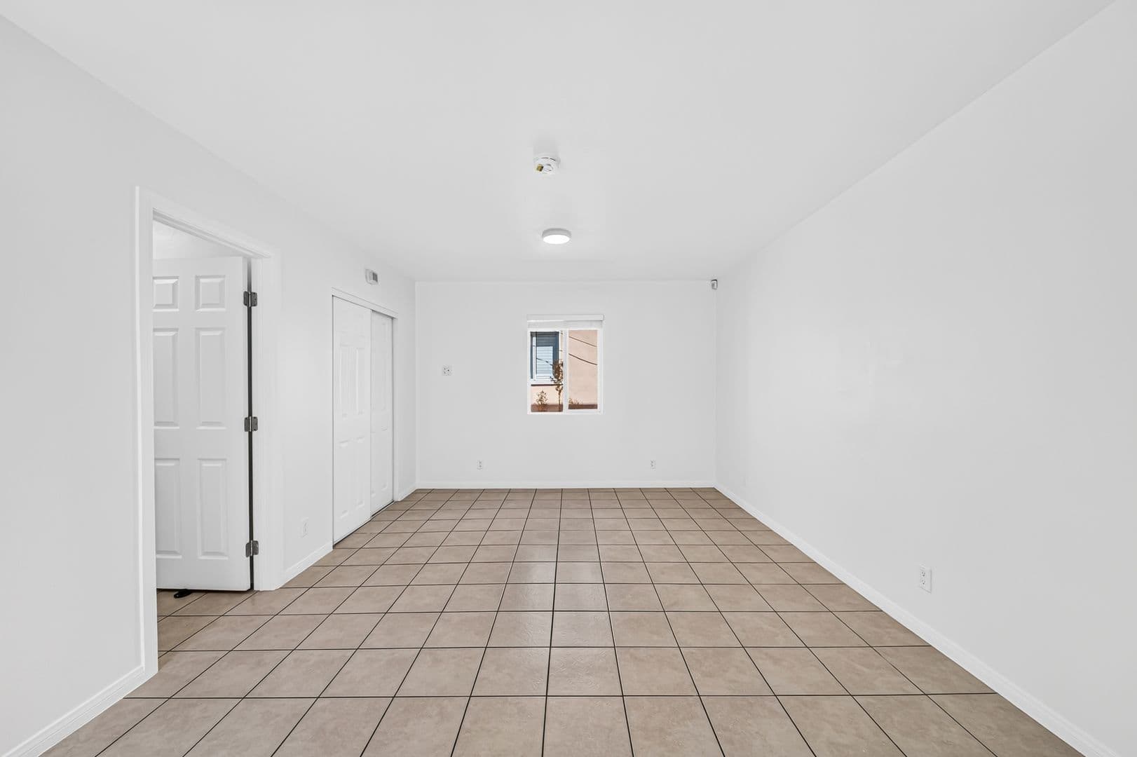Long Beach Apartment: 67 Alamitos Ave