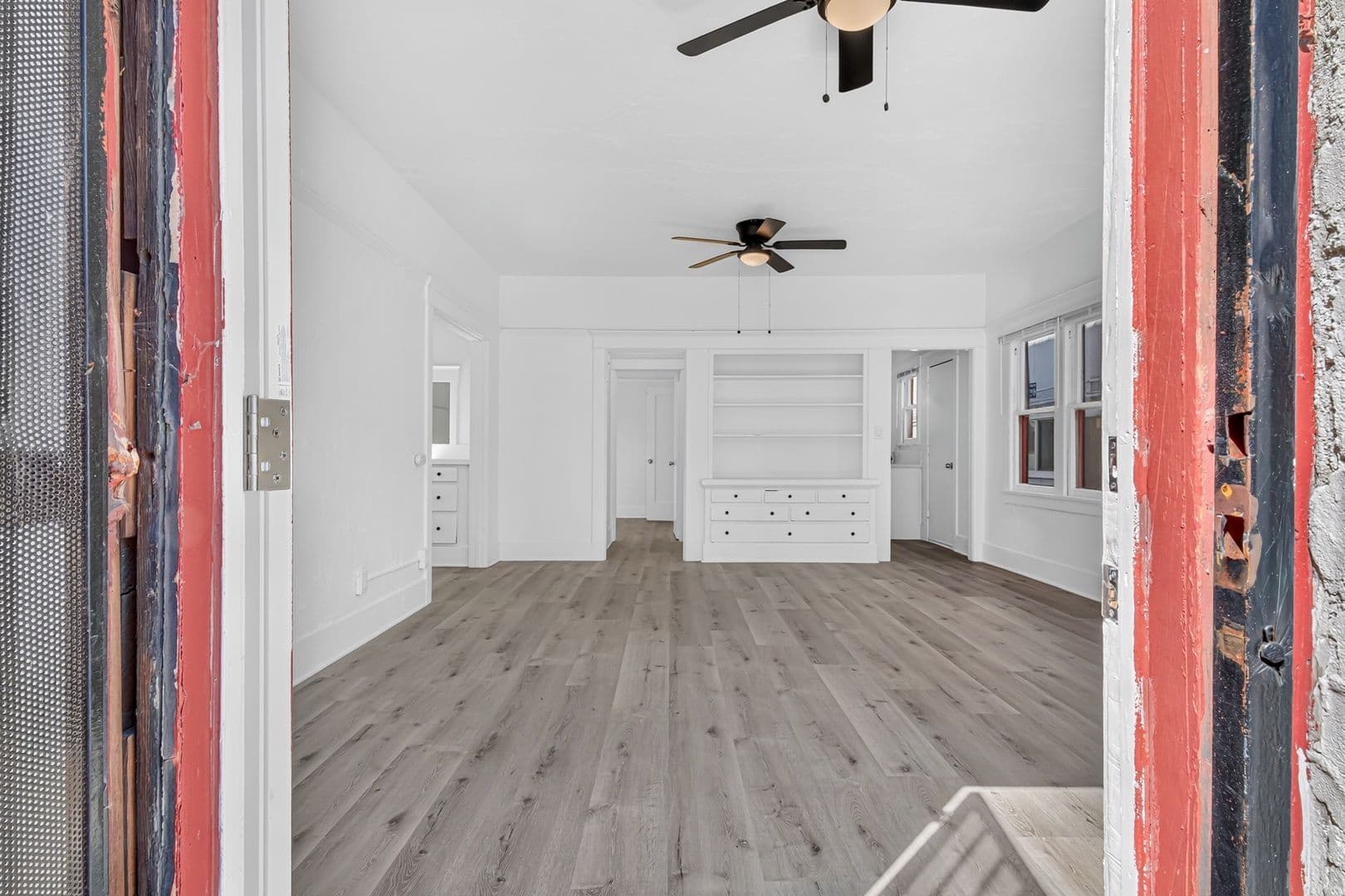 Long Beach Apartment: 1045 E 4th Street