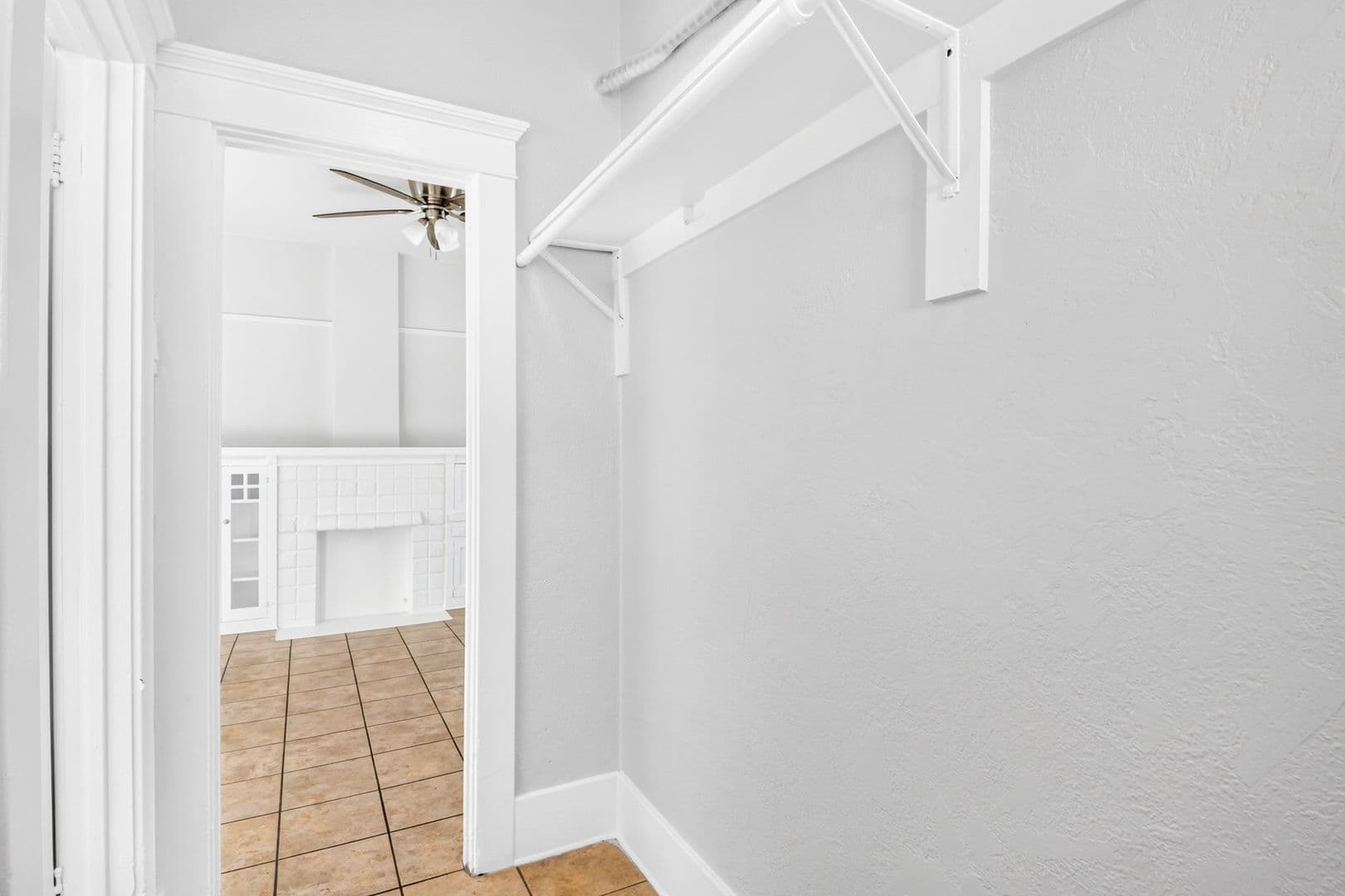 Long Beach Apartment: 1049 E 5th Street
