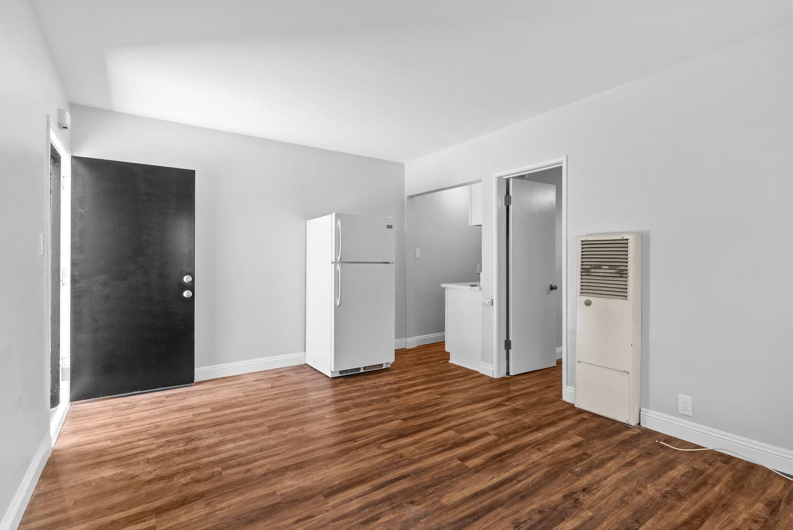 Long Beach Apartment: 1620 E Appleton Street