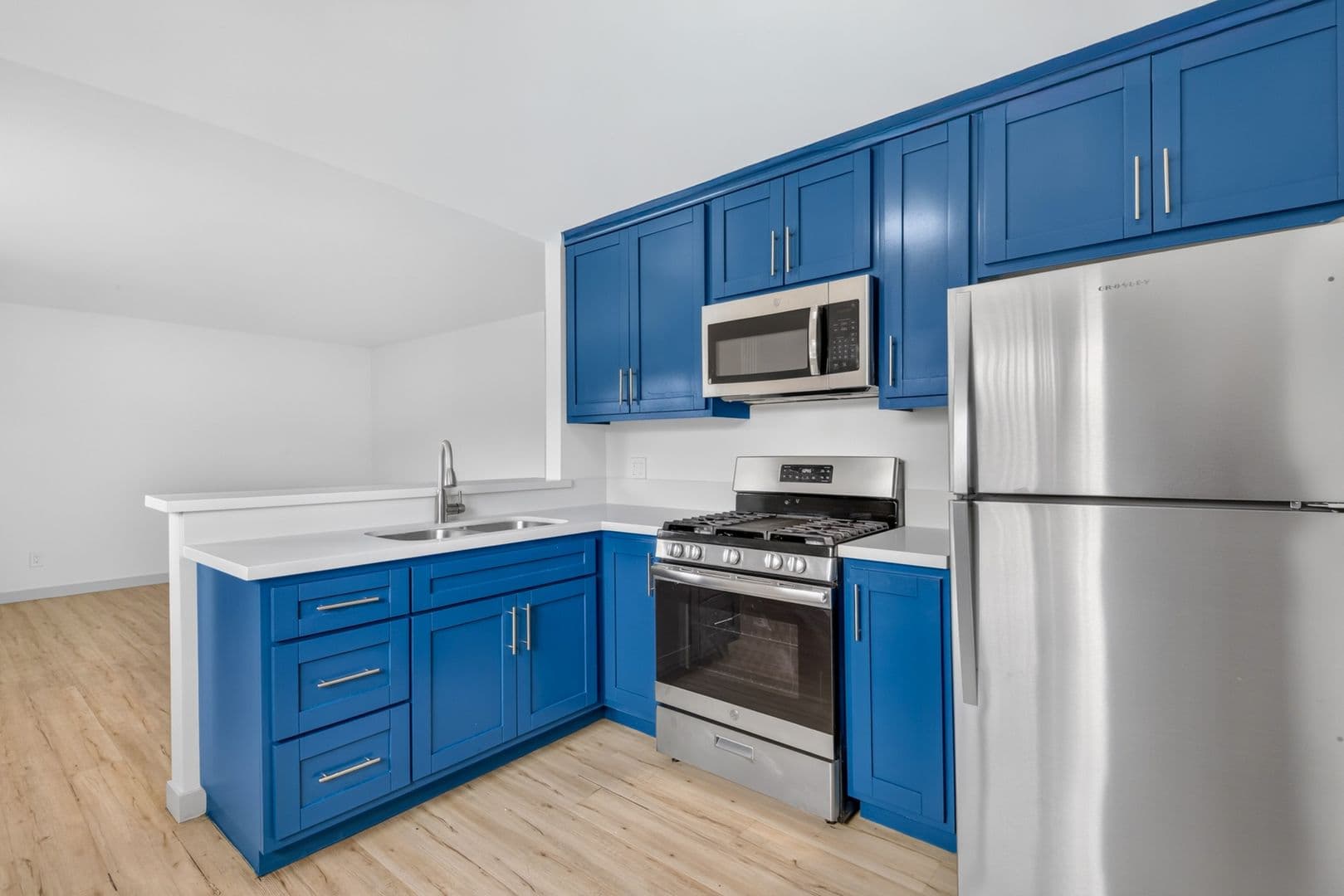 Long Beach Apartment: 921 Alamitos Ave.