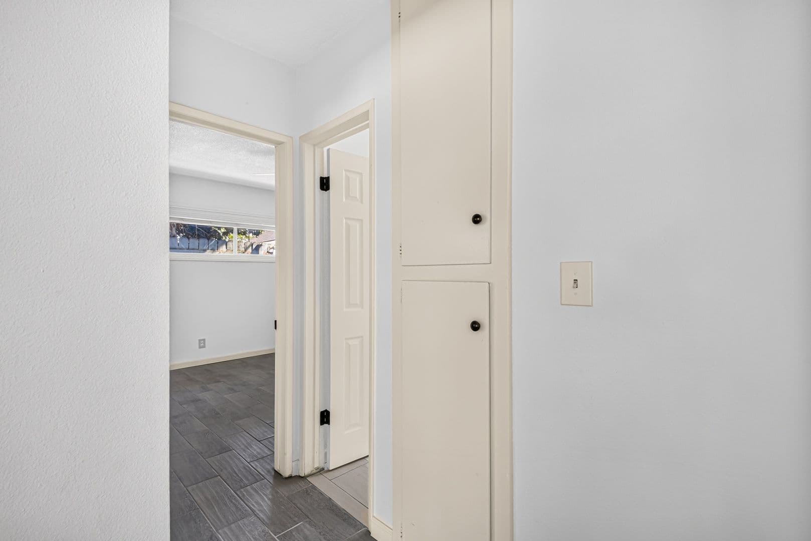 Long Beach Apartment: 328 E 49th St
