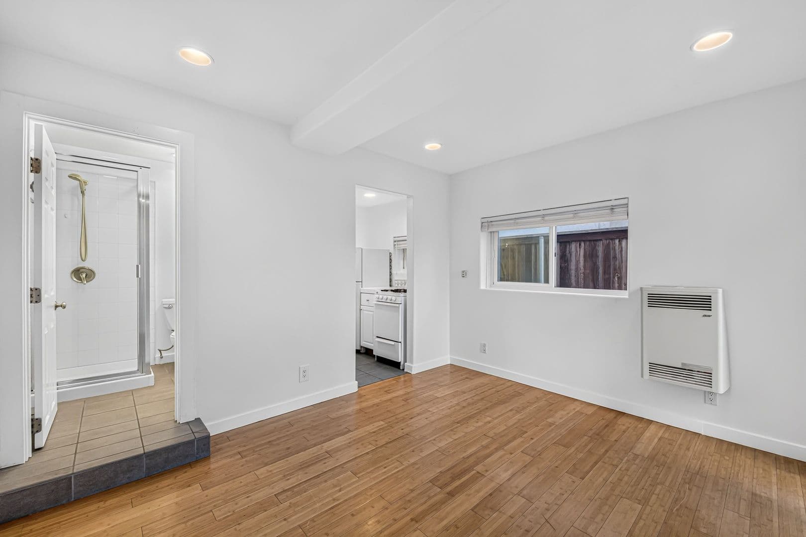 Long Beach Apartment: 2325 E 2nd Street