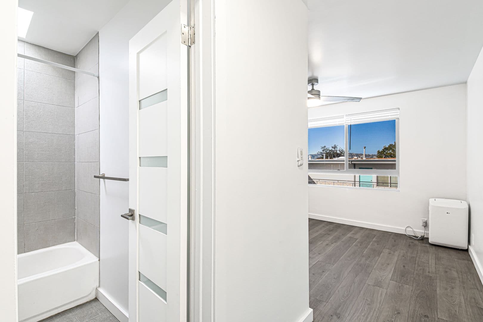 Los Angeles Apartment: 5005 August St