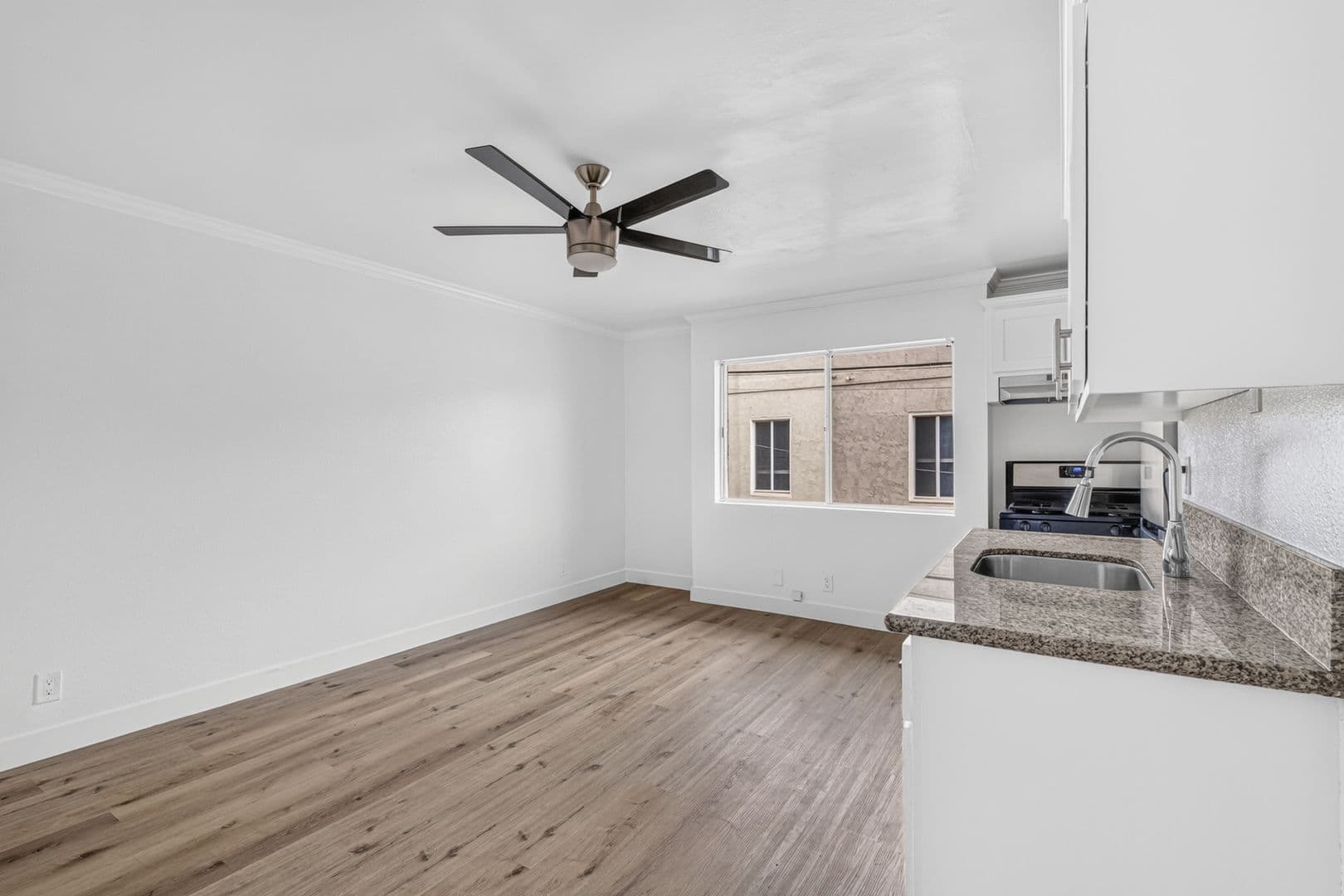 Long Beach Apartment: 730 Magnolia Avenue