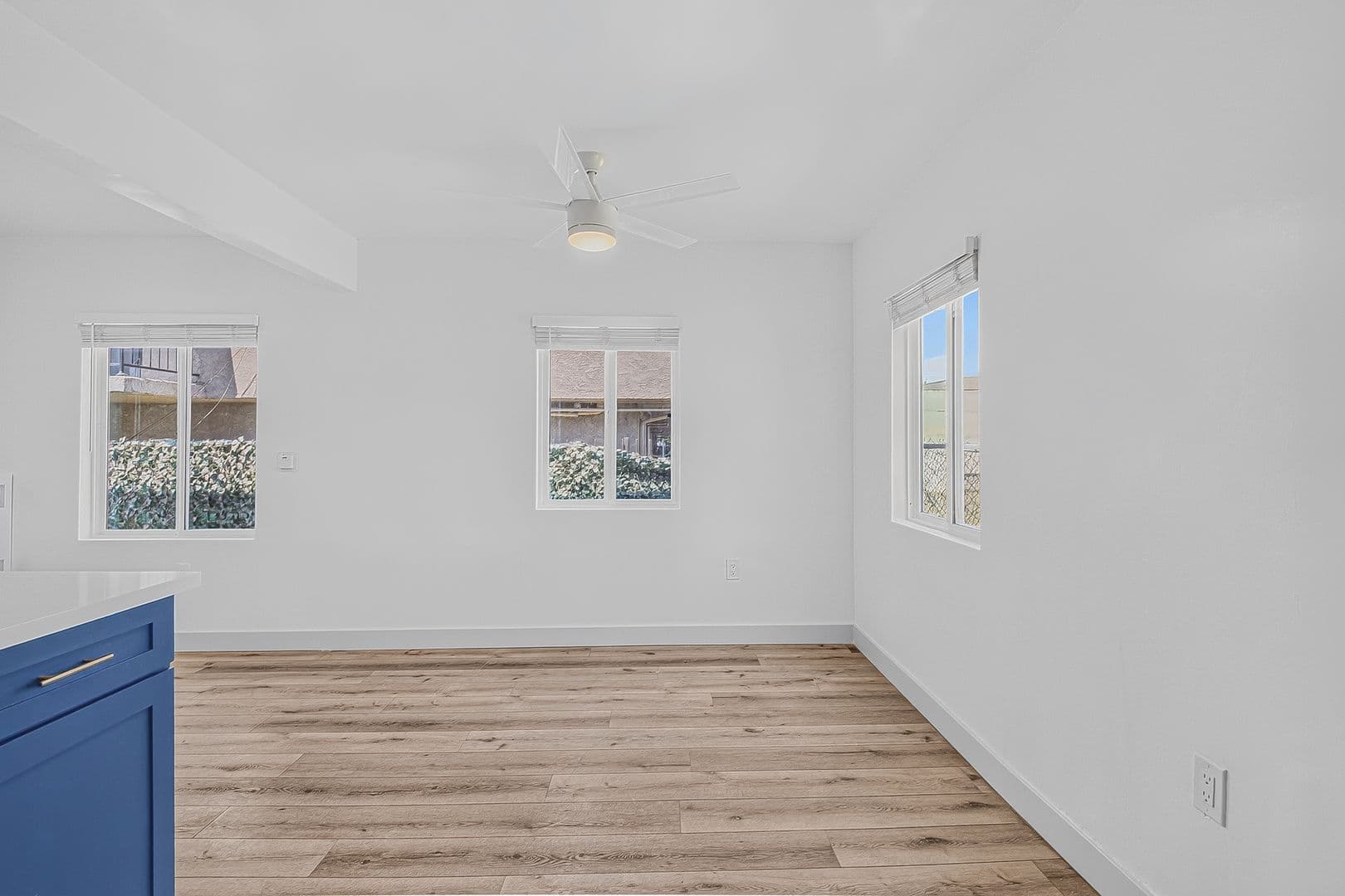 Long Beach Apartment: 933 Alamitos Ave