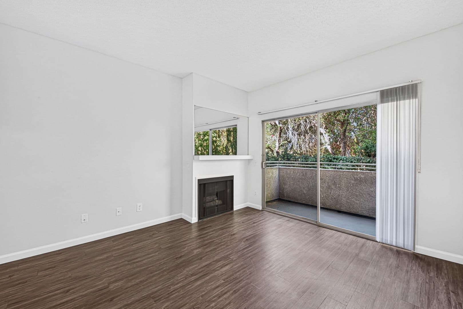 Los Angeles Apartment: 10749 Francis Pl