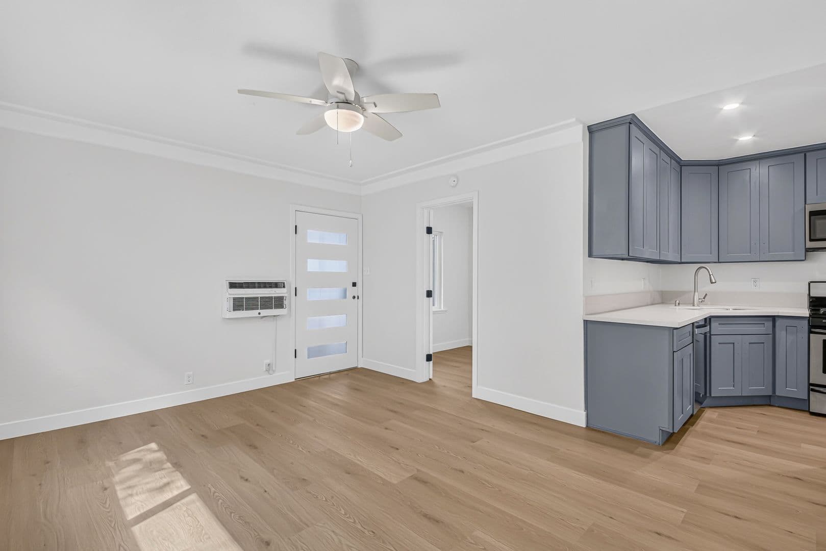 Long Beach Apartment: 526 Lime Avenue