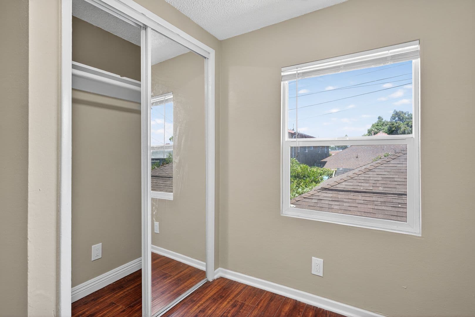 Los Angeles Apartment: 429 East 49th St.