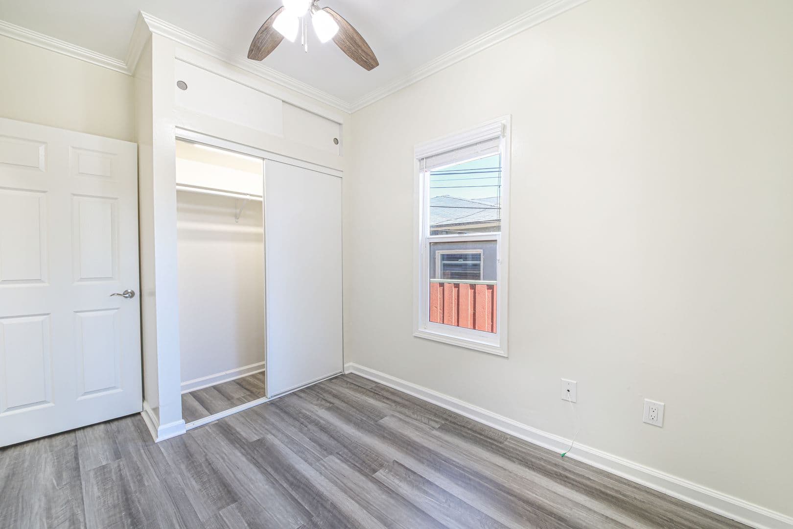 Long Beach Apartment: 1631 E 4th St
