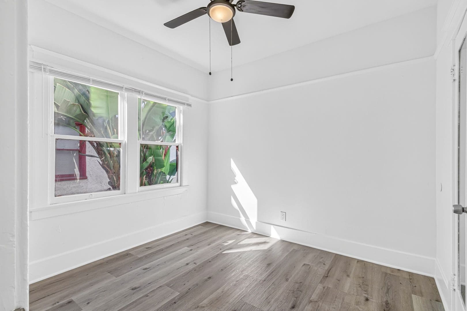 Long Beach Apartment: 1045 E 4th Street