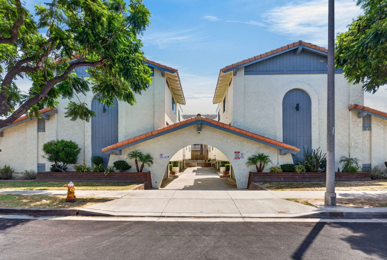 Long Beach Apartment: 648 Coronado Ave #A