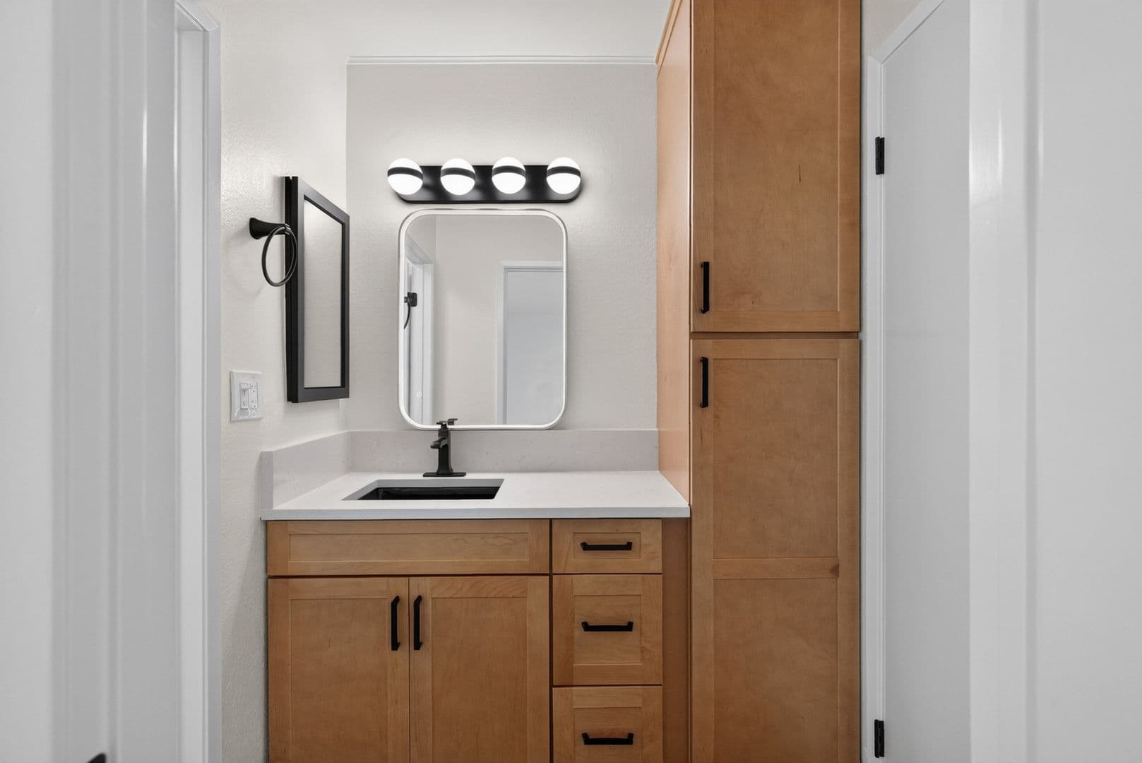 Long Beach Apartment: 648 Coronado Ave #A