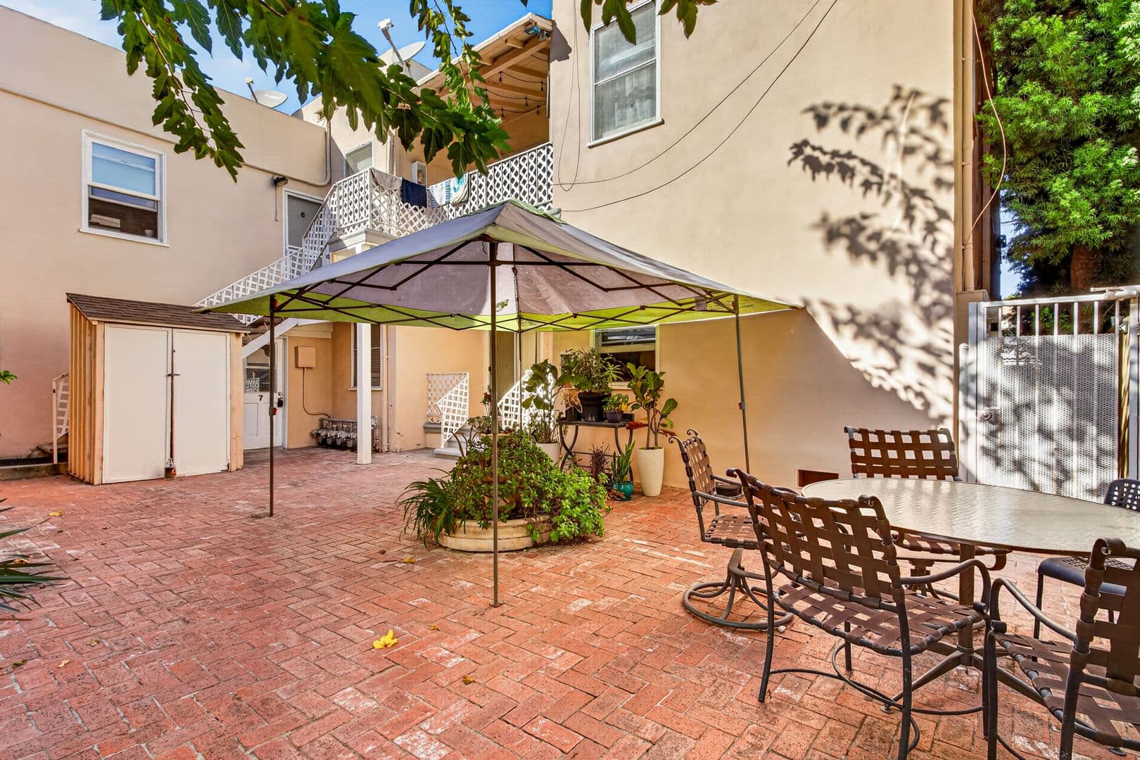 Long Beach Apartment: 2325 E 2nd Street